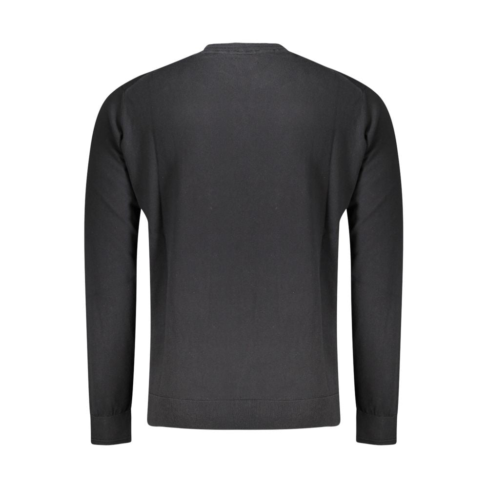 Sweatshirt by Napapijri for men in cotton black features a unrivaled silhouette with a refined and unrivaled detailing for a sophisticated look.