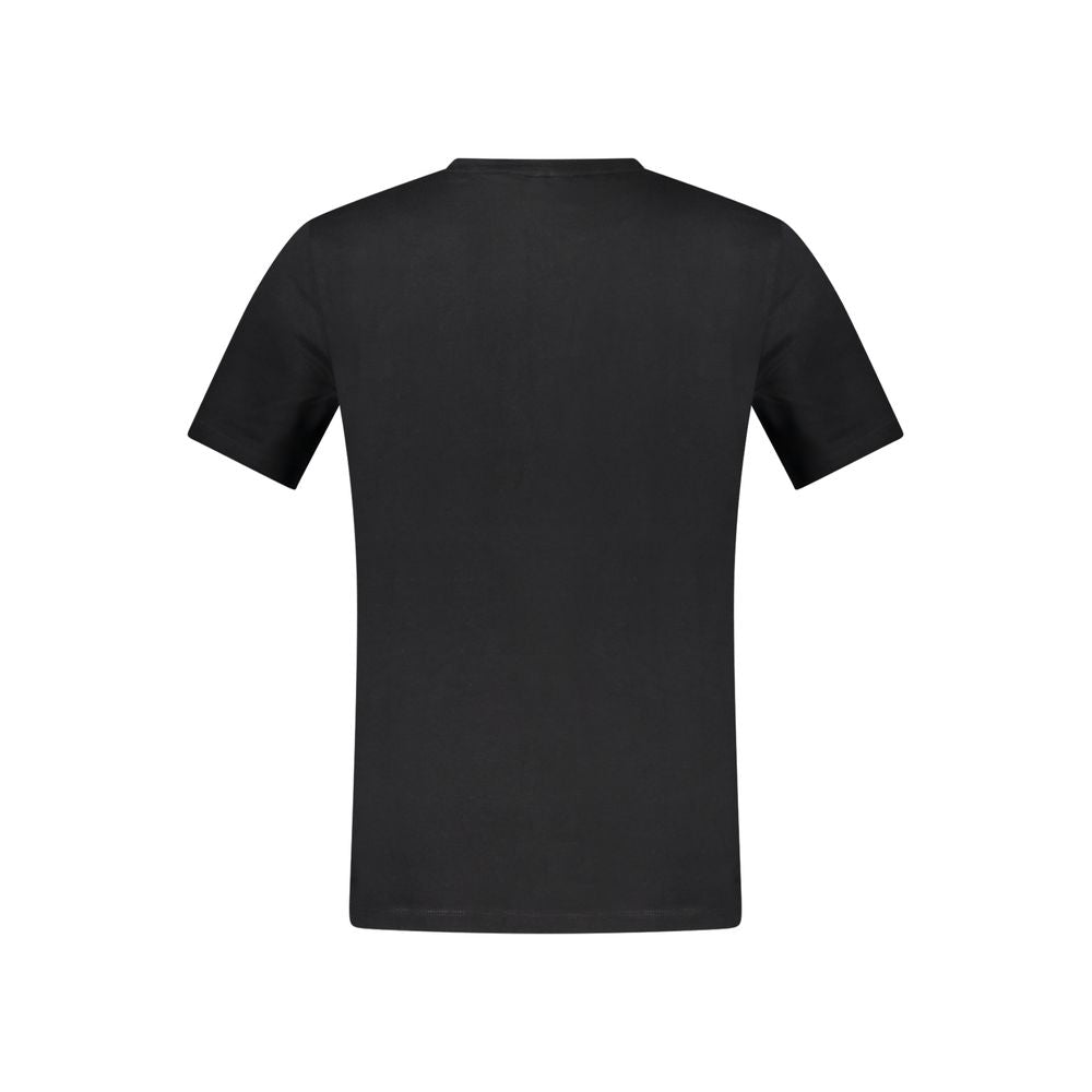 T-Shirt by Hugo Boss for men in cotton black features an on trend silhouette, perfectly showcasing a on trend and for an elevated aesthetic.