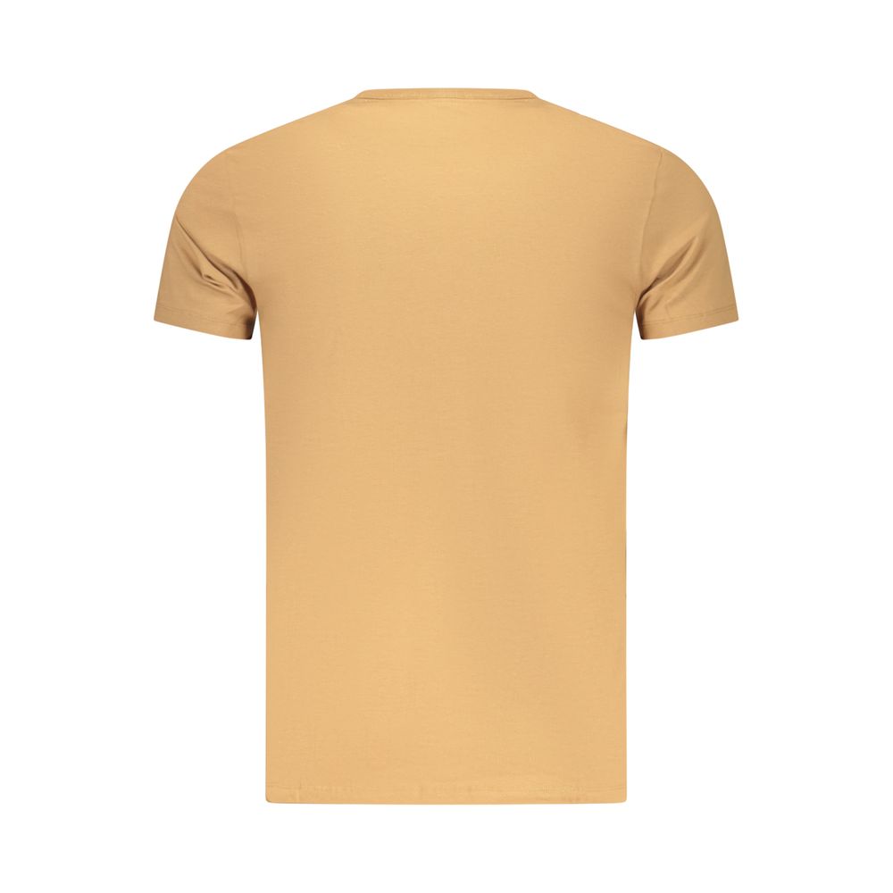 T-Shirt by Pepe Jeans for men in cotton brown & print features a plush silhouette, showcasing a sophisticated and for a truly plush finish.