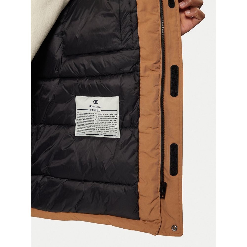 This Parka by Champion for men in cotton polyester brown presents a enveloping silhouette, meticulously detailed with and a enveloping .