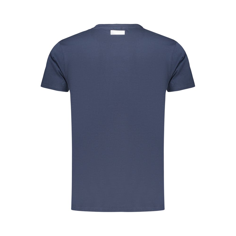 T-Shirt by Bikkembergs for men in cotton blue & print features an on trend silhouette, perfectly showcasing a on trend and for an elevated aesthetic.