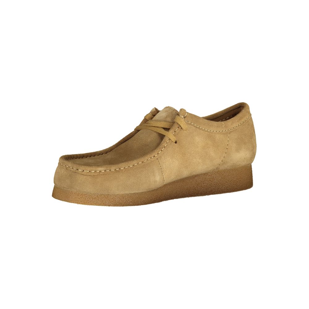 This Loafer Loafers Slip-On Shoes by Clarks for men in polyester polyurethane suede leather beige features an timeless silhouette from the Men's Polyester Polyurethane Suede Leather Loafer Loafers Slip-On Shoes collection, defined by a sophisticated and elegant .