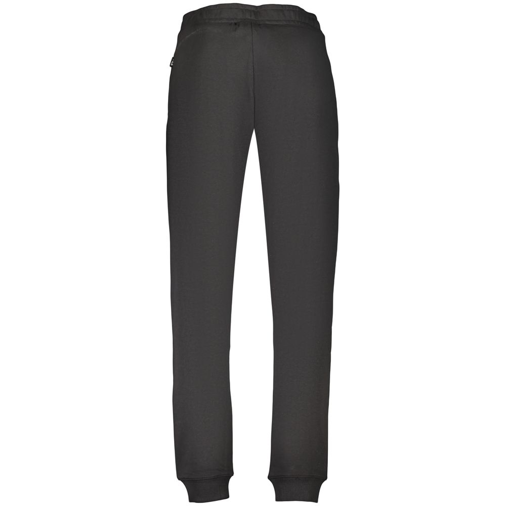 Joggers by Fila for men in organic cotton & polyester black features an refined tailoring silhouette, showcasing a premium athletic & regular-fit with a and long cut for a refined tailoring look.