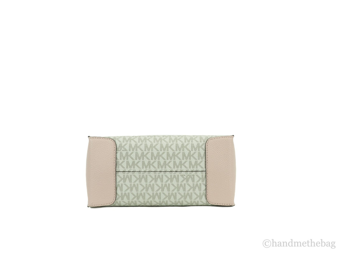 Medium Crossbody Handbag by Michael Kors for women in pvc leather gold, pink, patterned & signature features an versatile silhouette, showcasing a secure zipper and versatile with versatile crossbody-strap, adjustable-strap & detachable-strap for a versatile finish.