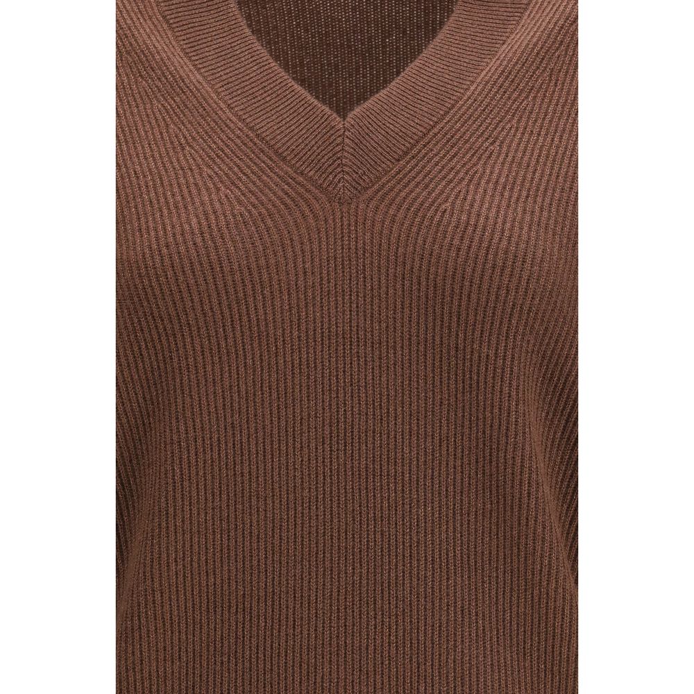 Sweater by Brunello Cucinelli for women in cashmere polyester & viscose brown showcases a discreet silhouette, finished with a discreet and for a discreet look.