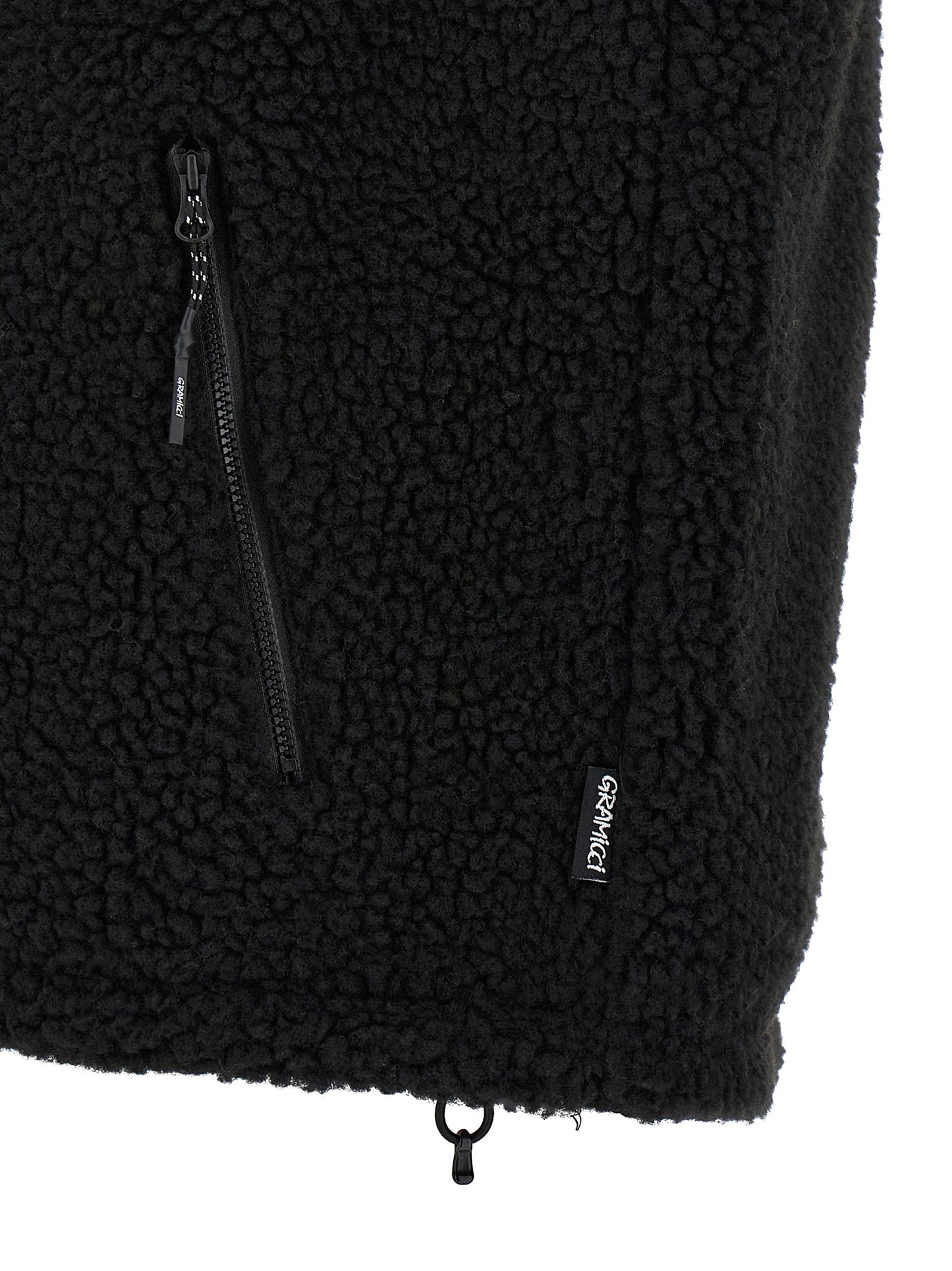 Vest by Gramicci for men in sherpa polyester & nylon black features a chic silhouette, expertly detailed with a refined and premium for a truly chic look.