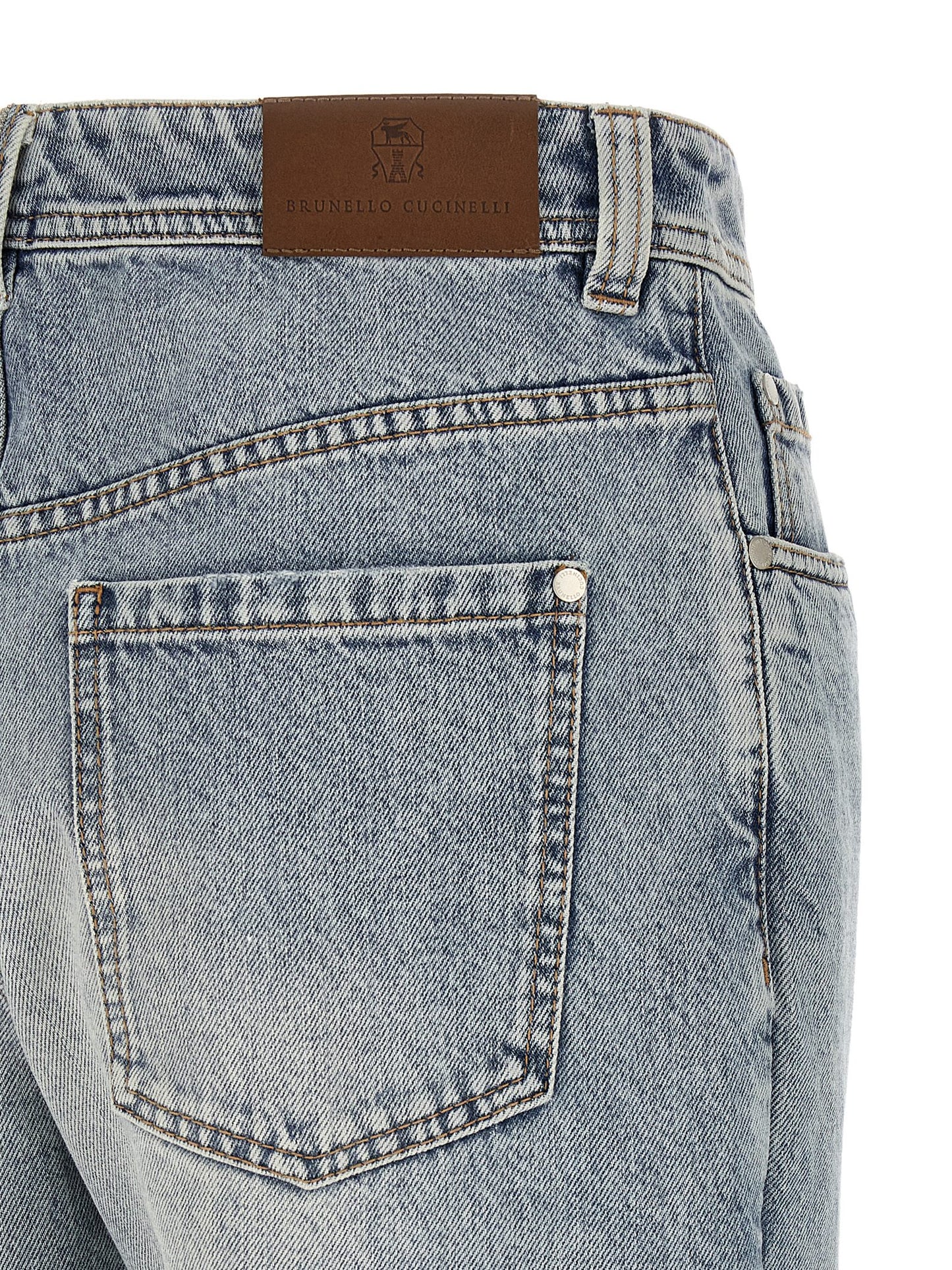 Jeans by Brunello Cucinelli for women in cotton denim light-blue features an sophisticated mid rise and tapered-leg & wide with a precise long, creating a sophisticated and sophisticated silhouette.