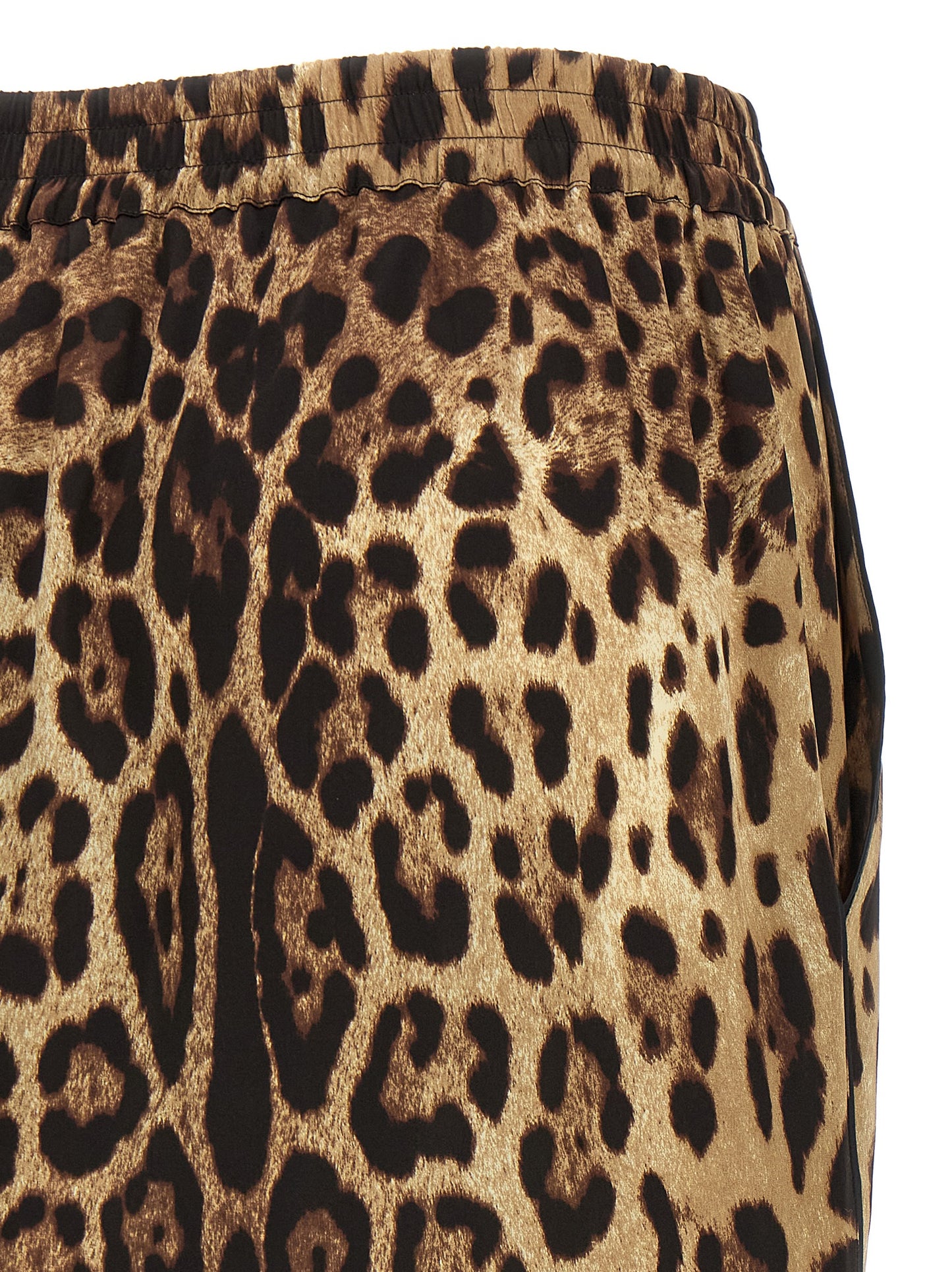 Bermuda Shorts by Dolce & Gabbana for women in silk black, brown, leopard-print & print features an nuanced silhouette, showcasing a nuanced with a short cut and for a sophisticated, premium finish.