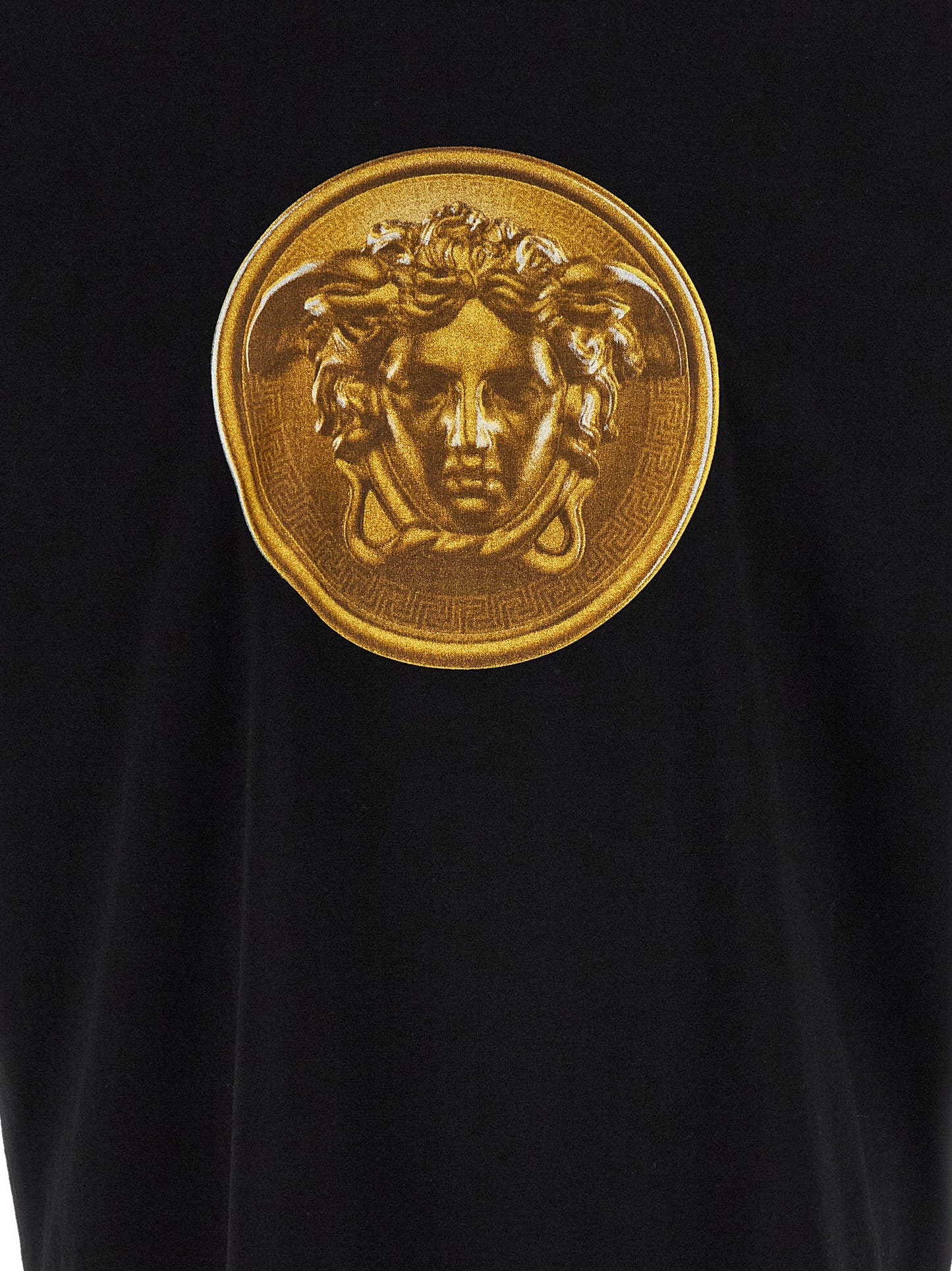 T-Shirt by Versace for men in cotton black & print features an on trend silhouette, perfectly showcasing a on trend and for an elevated aesthetic.