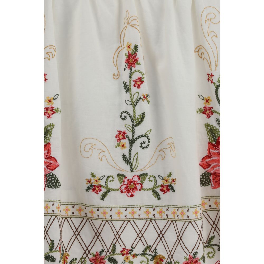 T-Shirt by FARM RIO for women in linen & viscose multicolor & floral showcases a unassuming silhouette, artfully detailed with a refined and unassuming for a sophisticated, contemporary look.