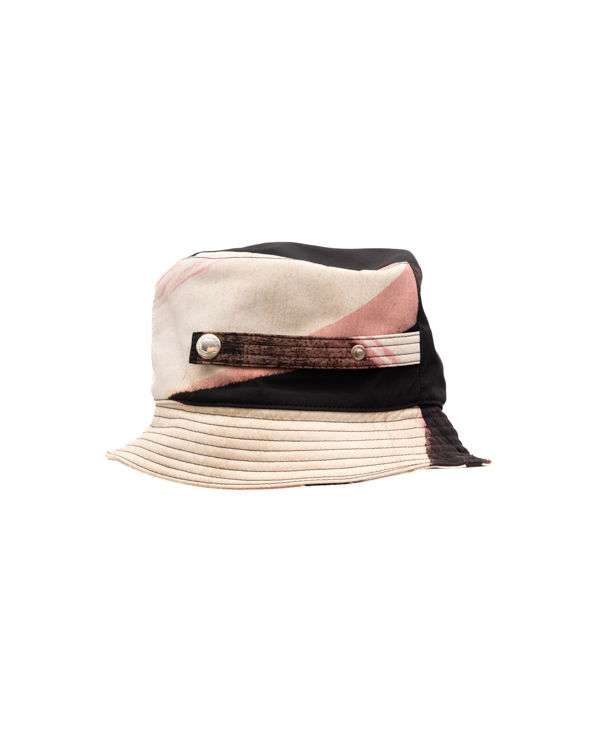 This Bucket Hat by Alexander McQueen for women in silk black, ivory, multicolor, signature & print presents a effortlessly chic silhouette, showcasing the refined aesthetic and effortlessly chic craftsmanship of the Bucket Hat.
