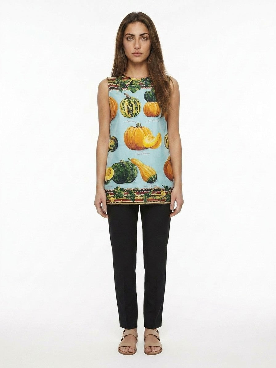 T-Shirt by Dolce & Gabbana for women in silk bicolour & patterned showcases a unassuming silhouette, artfully detailed with a refined and unassuming for a sophisticated, contemporary look.