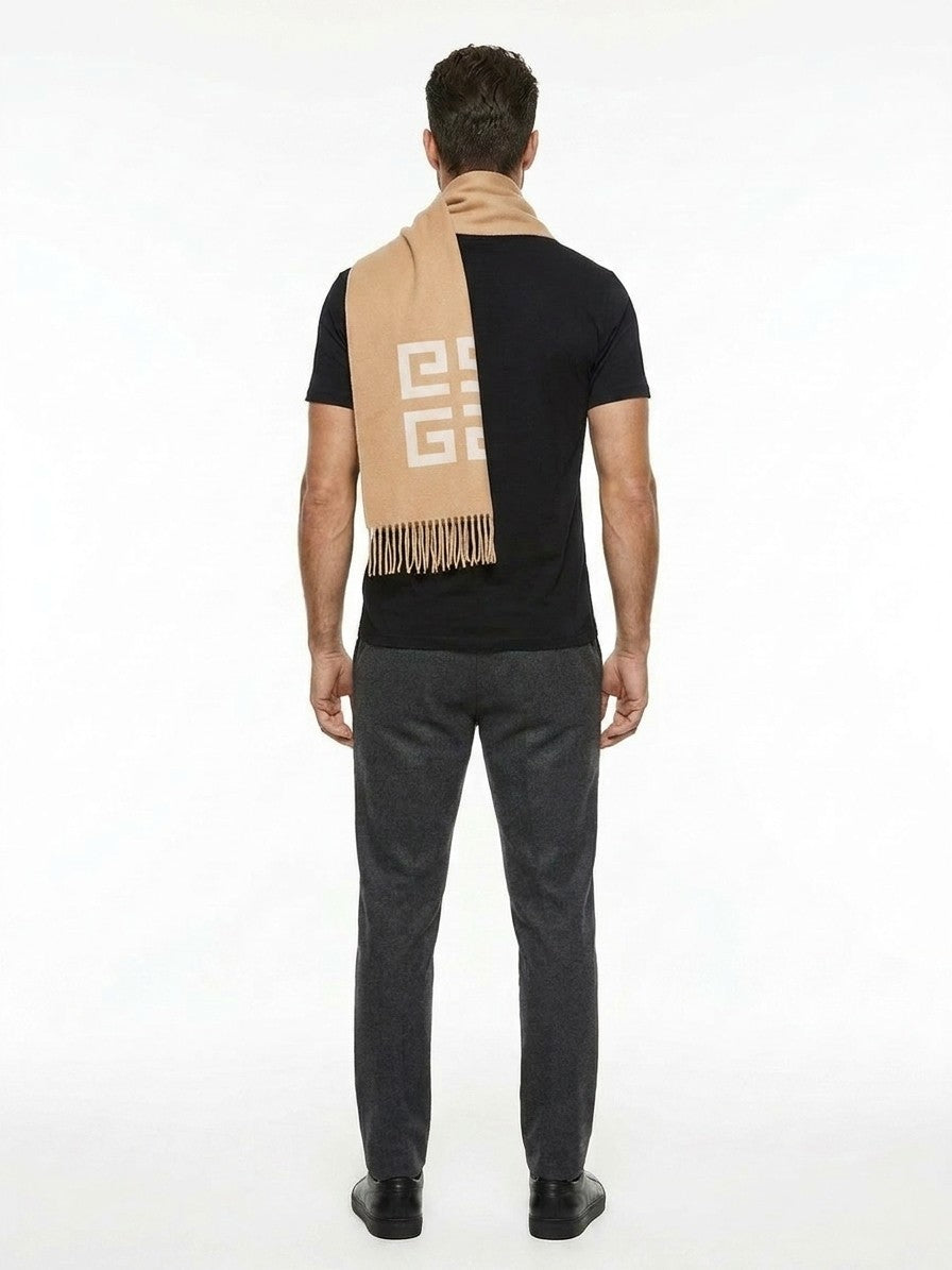 Scarf by Givenchy for men in virgin wool bicolour presents a cosy silhouette, artfully capturing the sophisticated design and premium aesthetic of the Virgin Wool Scarf.