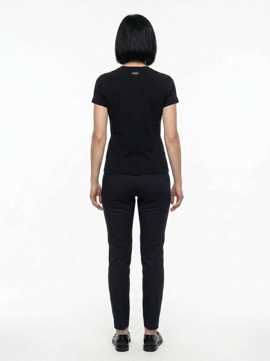 T-Shirt by Dolce & Gabbana for women in cotton black features an on trend silhouette, perfectly showcasing a on trend and for an elevated aesthetic.