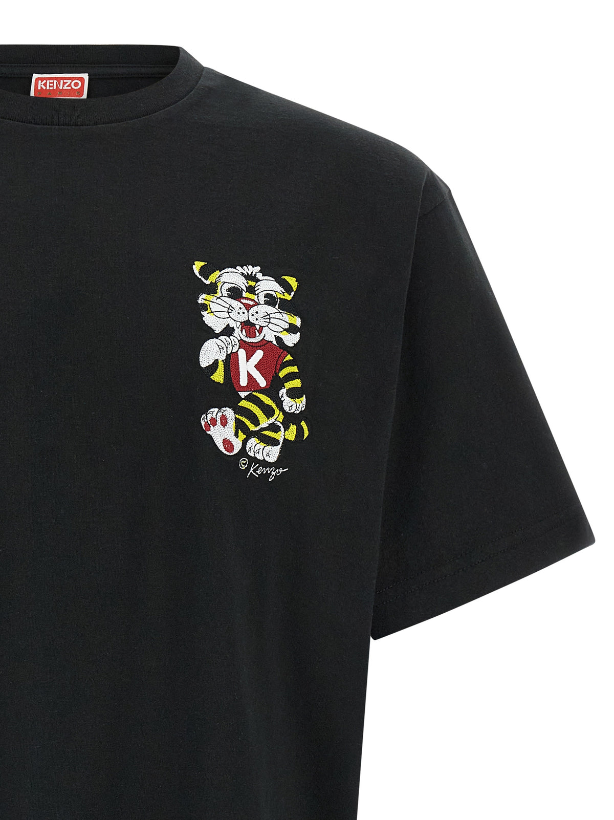 T-Shirt by Kenzo for men in cotton black & signature showcases a dramatic silhouette, elegantly detailed with a dramatic and for a truly dramatic finish.