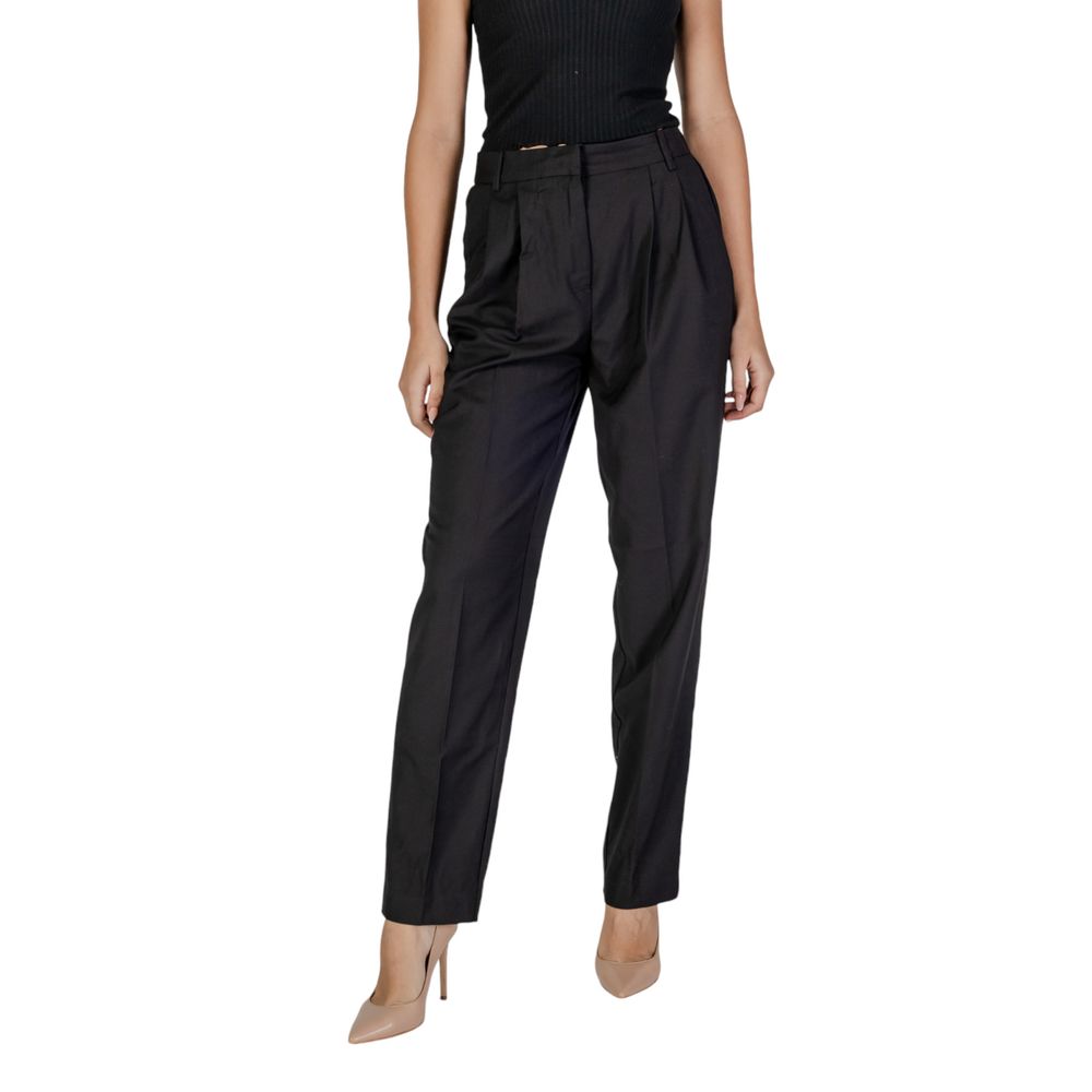 Jeans by Vila Clothes for women in stretch polyester & viscose black presents a refined pantology silhouette, artfully defined by a refined pantology , long, and a sophisticated .