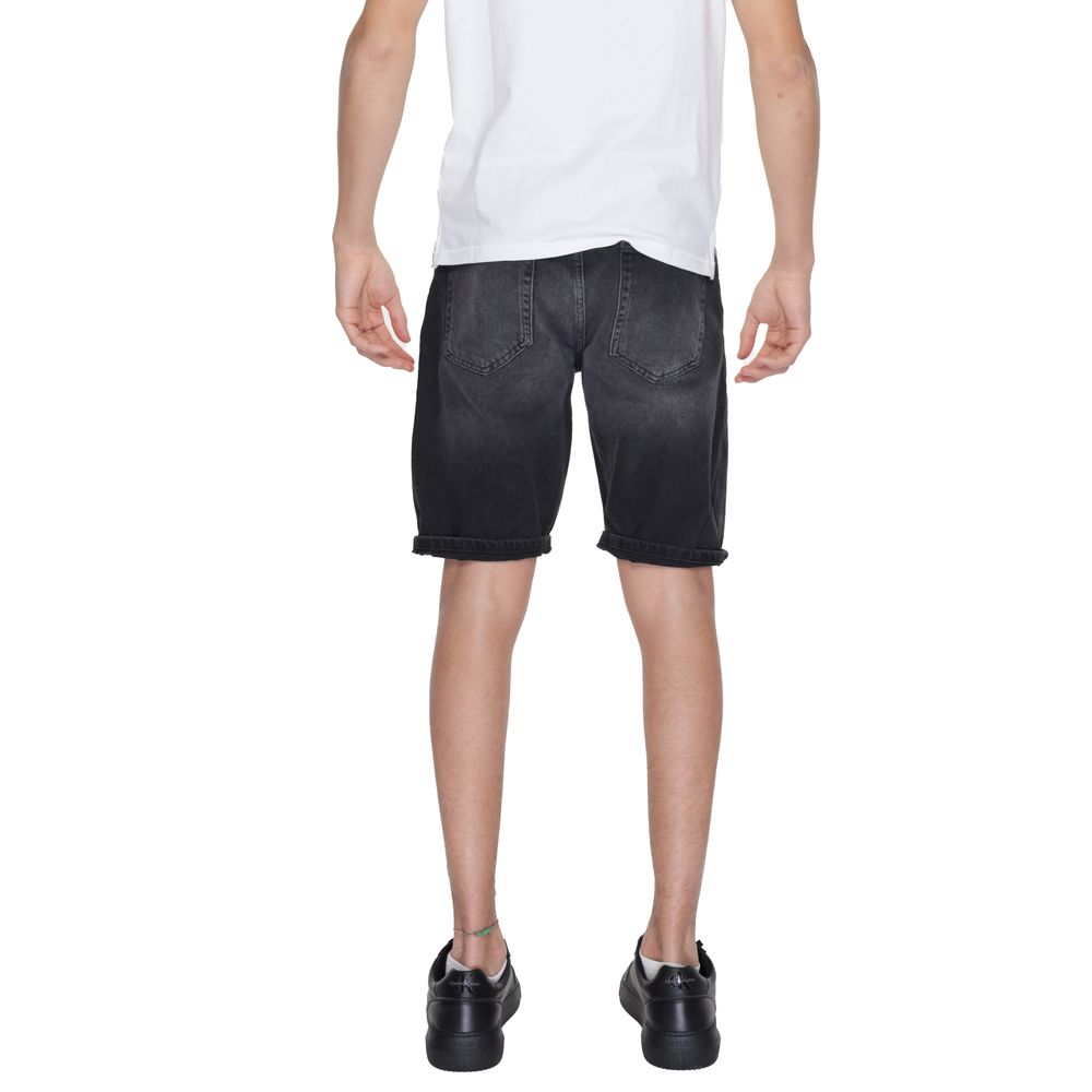 Bermuda Shorts by Antony Morato for men in cotton black presents a contemporary silhouette, showcasing a contemporary with a refined short and elegant .