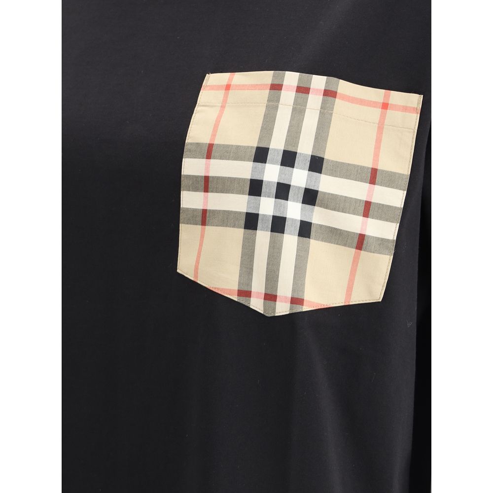 T-Shirt by Burberry for women in cotton black & patterned showcases a fashionable silhouette, elegantly detailed with a fashionable and for a sophisticated, high-fashion look.