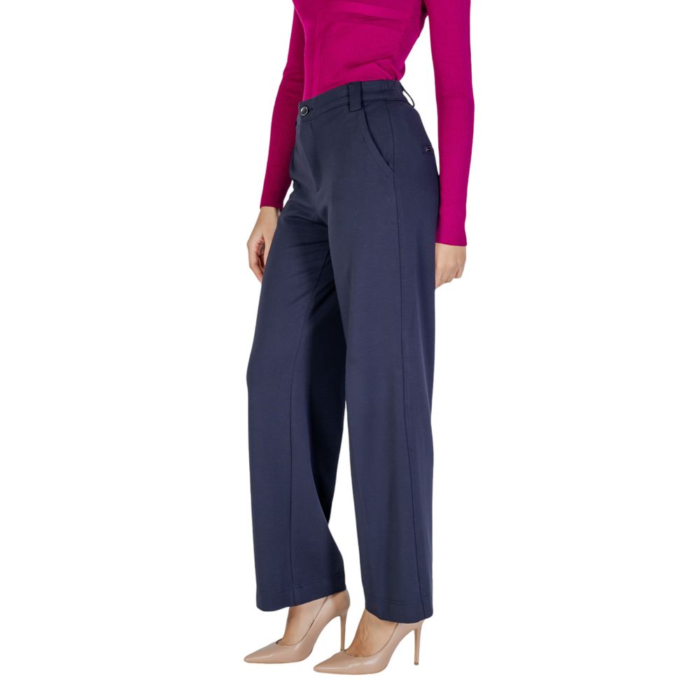 Jeans by Street One for women in stretch polyamide & viscose blue features a refined silhouette with a refined , defined by a and a refined long for a refined finish.
