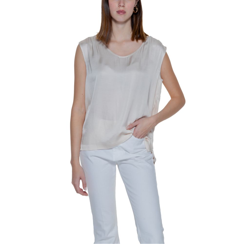 Shirt by Street One for women in viscose cream features an polished silhouette, showcasing a sophisticated and detail for a truly polished finish.