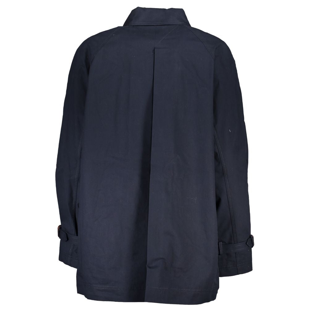 Trench Coat by Tommy Hilfiger for women in cotton and blue presents a exquisite silhouette, showcasing a exquisite and functional pockets for an elevated aesthetic.