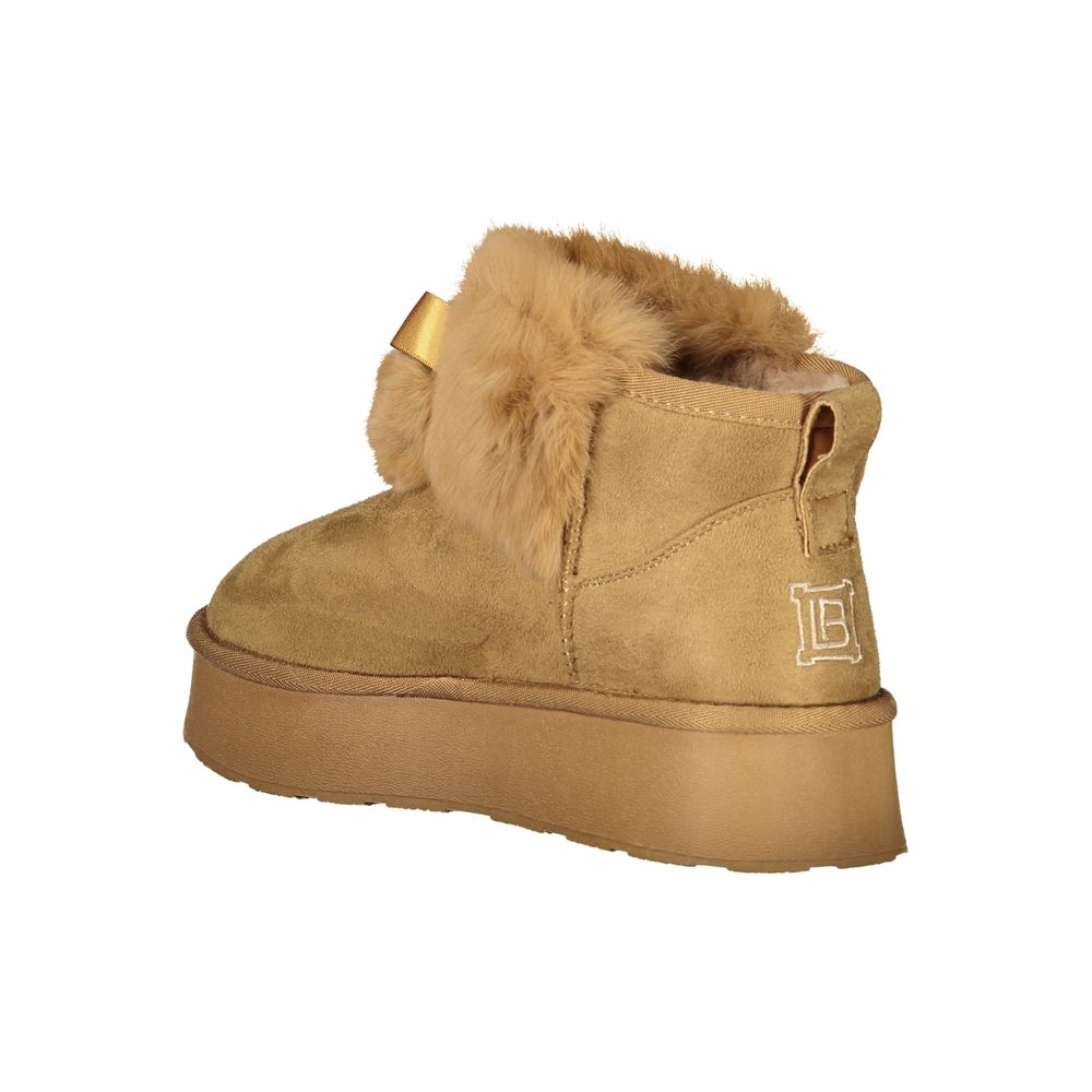 Boots by Laura Biagiotti for women in polyethylene polyester faux fur brown showcases a ergonomic silhouette from the Women's Polyethylene Polyester Faux Fur Boots collection, featuring a ergonomic and a ergonomic .