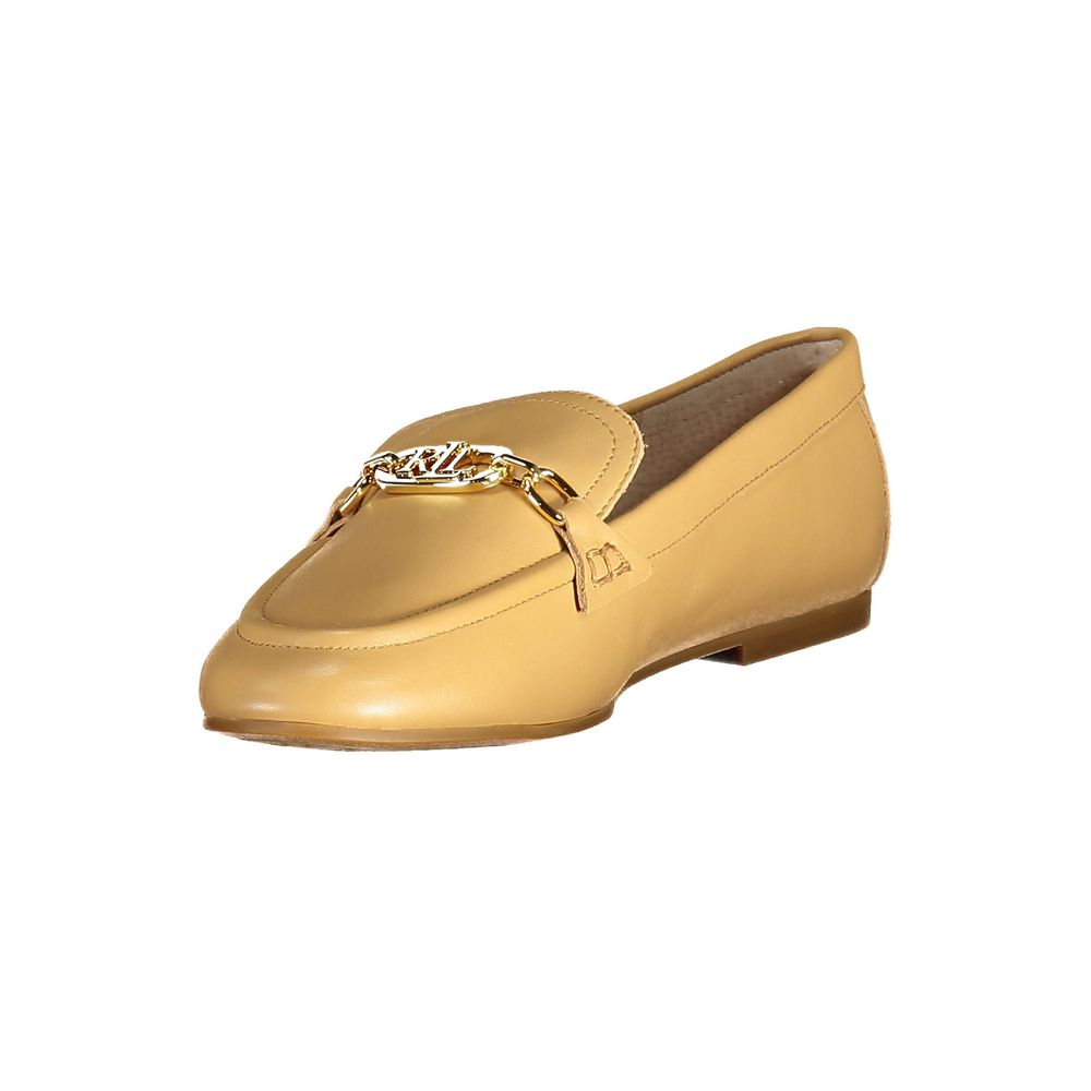 Moccasins Flat Shoes by Ralph Lauren for women in leather beige presents a stalwart silhouette as Women's Leather Moccasins Flat Shoes, artfully designed with a and a stalwart for a refined, upscale finish.