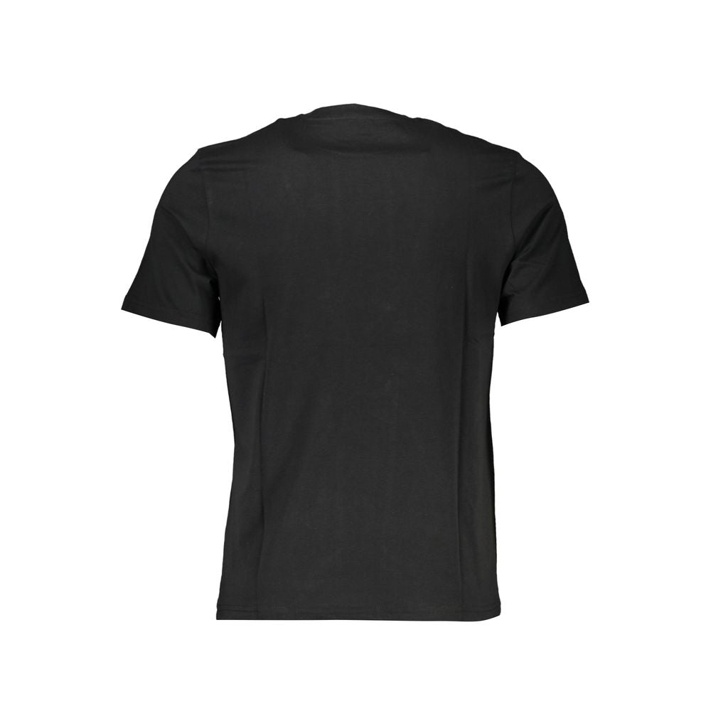 T-Shirt by North Sails for men in cotton black & print showcases a fashionable silhouette, elegantly detailed with a fashionable and for a sophisticated, high-fashion look.