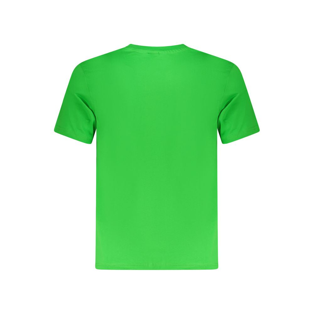 T-Shirt by North Sails for men in cotton green & print showcases a dramatic silhouette, elegantly detailed with a dramatic and for a truly dramatic finish.