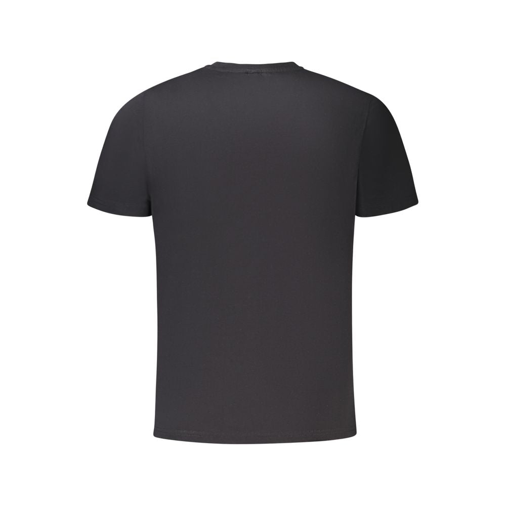 T-Shirt by North Sails for men in cotton black & print features an edgy silhouette, meticulously detailed with a sophisticated and for a truly edgy finish.