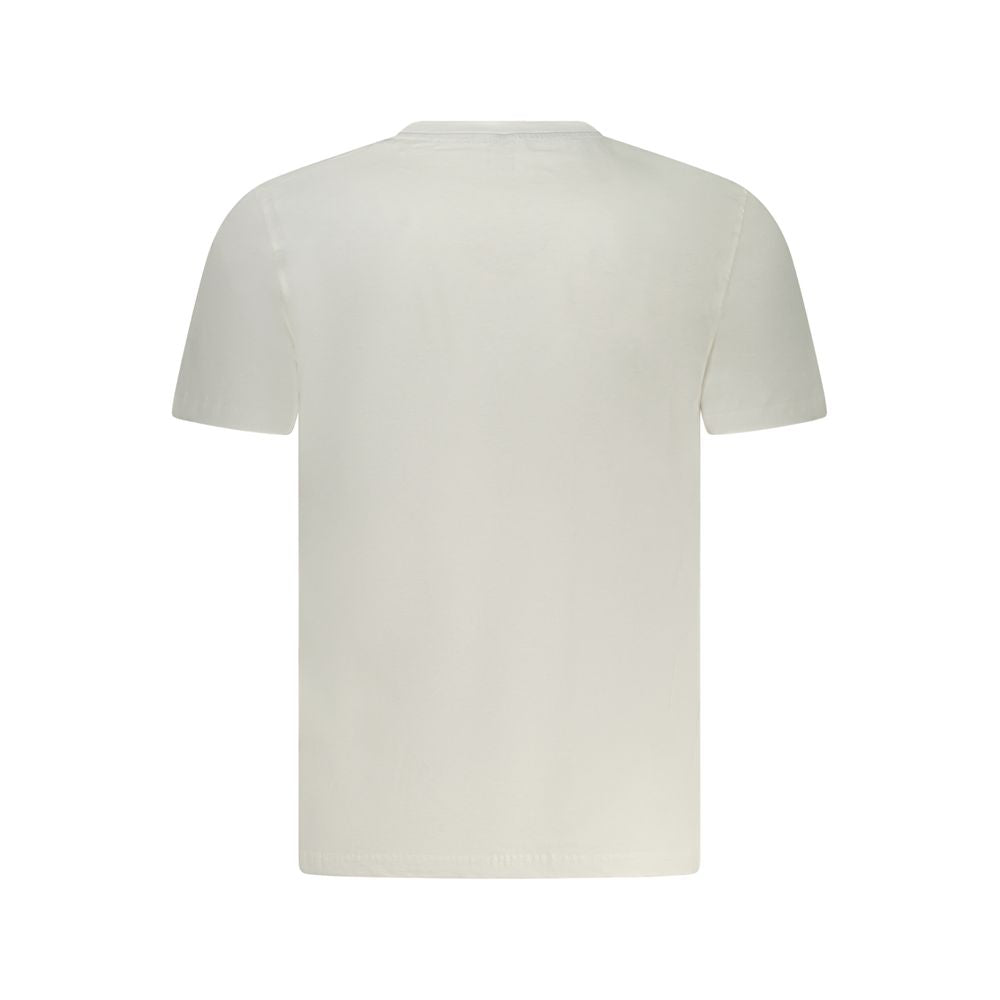 T-Shirt by North Sails for men in cotton white & print showcases a dramatic silhouette, elegantly detailed with a dramatic and for a truly dramatic finish.