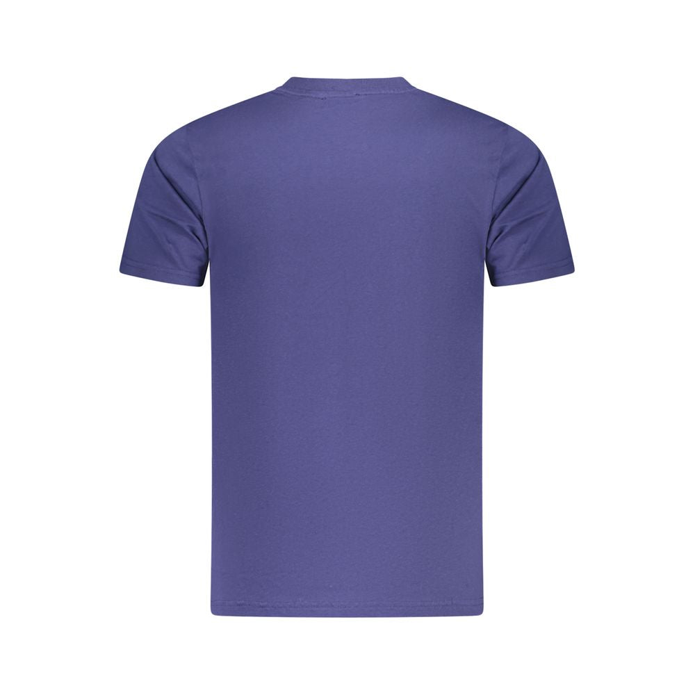 T-Shirt by Cavalli Class for men in cotton blue & print features an on trend silhouette, perfectly showcasing a on trend and for an elevated aesthetic.