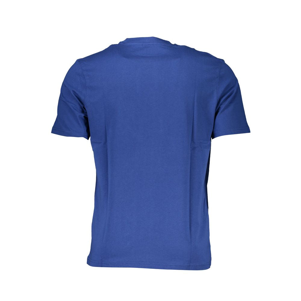 T-Shirt by North Sails for men in cotton blue & print showcases a chic silhouette, artfully detailed with a chic crew neckline and for a chic finish.