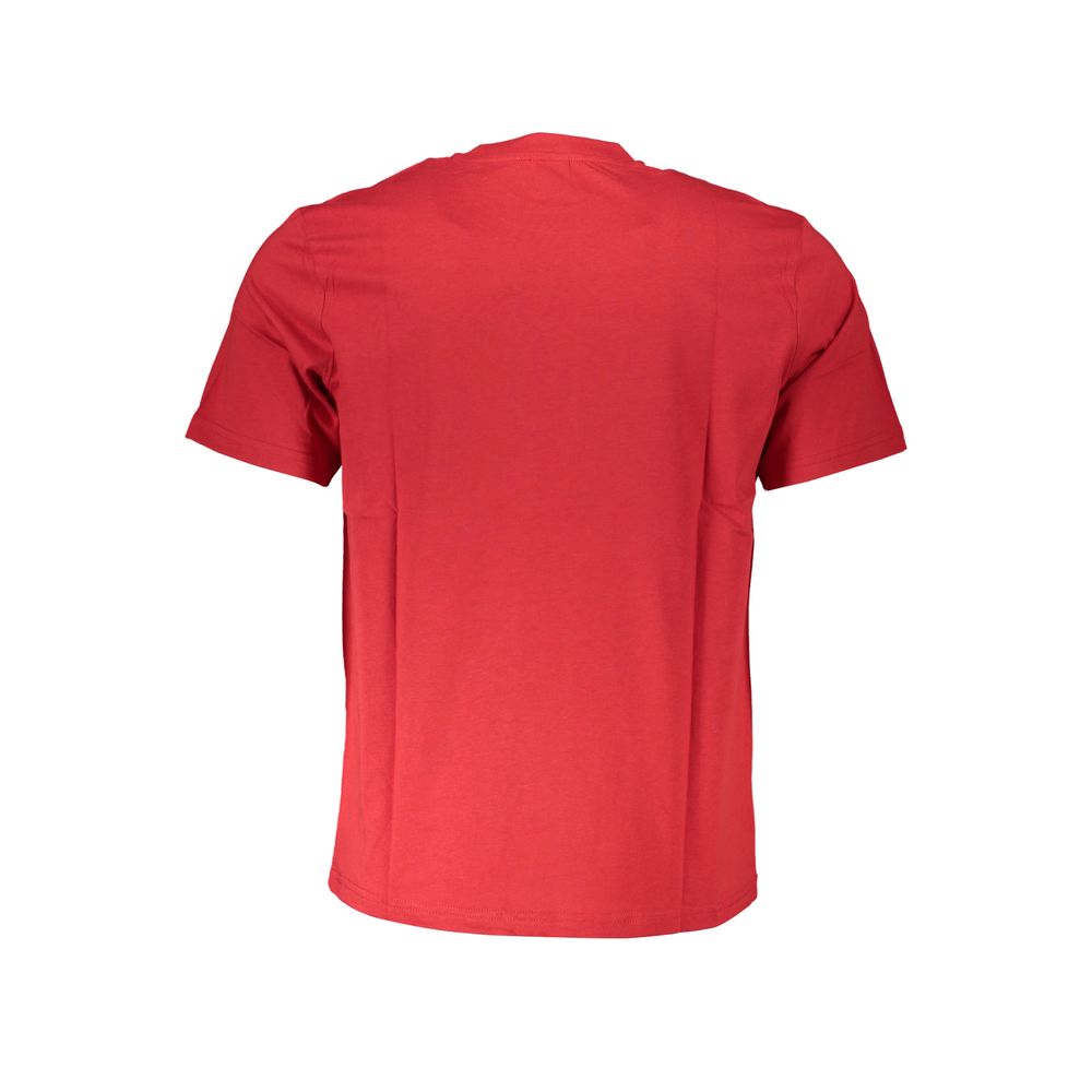 T-Shirt by North Sails for men in cotton red & print showcases a unassuming silhouette, artfully detailed with a refined and unassuming for a sophisticated, contemporary look.