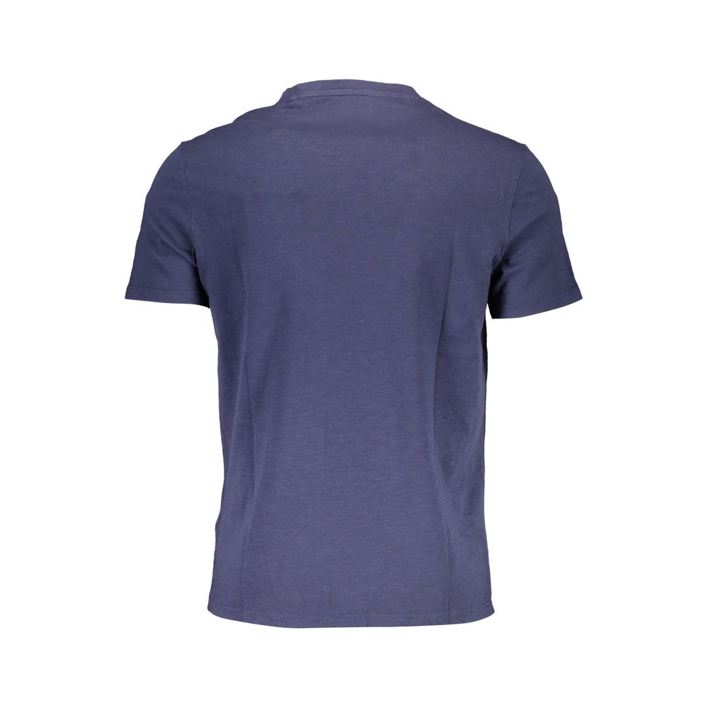 T-Shirt by Guess Jeans for men in organic cotton blue showcases a fashionable silhouette, elegantly detailed with a fashionable and for a sophisticated, high-fashion look.