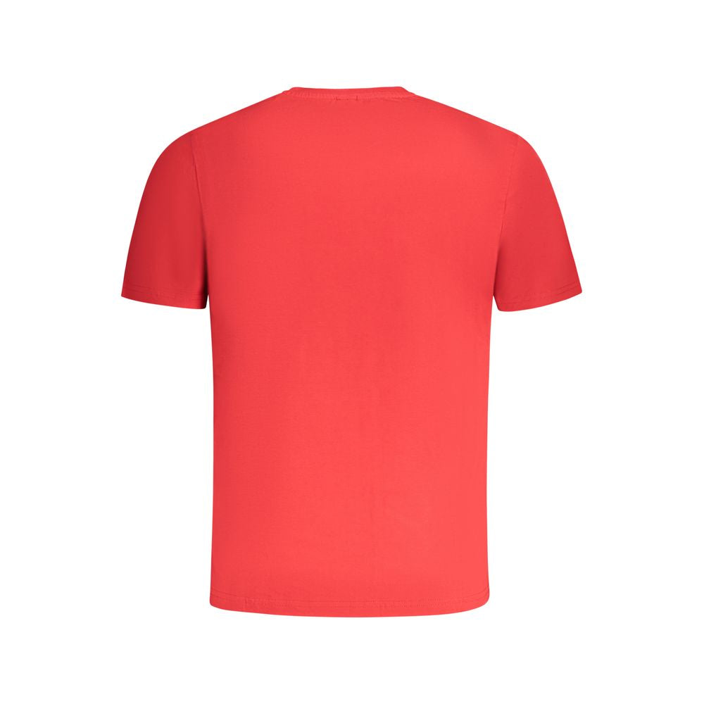 T-Shirt by North Sails for men in cotton red & print showcases a chic silhouette, artfully detailed with a chic crew neckline and for a chic finish.