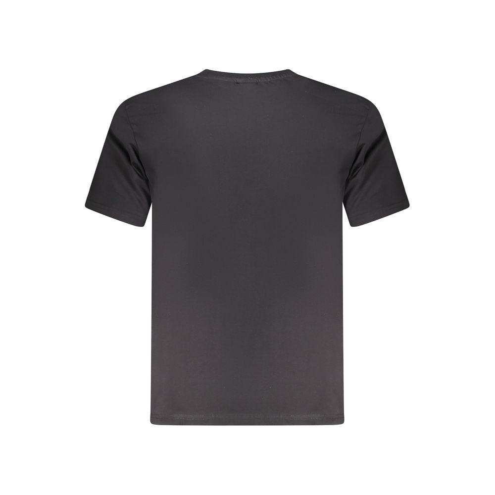 T-Shirt by North Sails for men in cotton black & print showcases a unassuming silhouette, artfully detailed with a refined crew neckline and unassuming for a sophisticated, contemporary look.