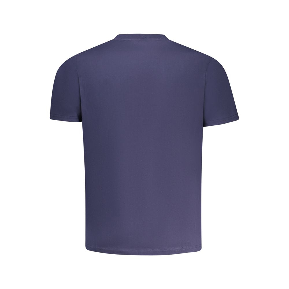 T-Shirt by North Sails for men in cotton blue, signature & print features an on trend silhouette, perfectly showcasing a on trend and for an elevated aesthetic.