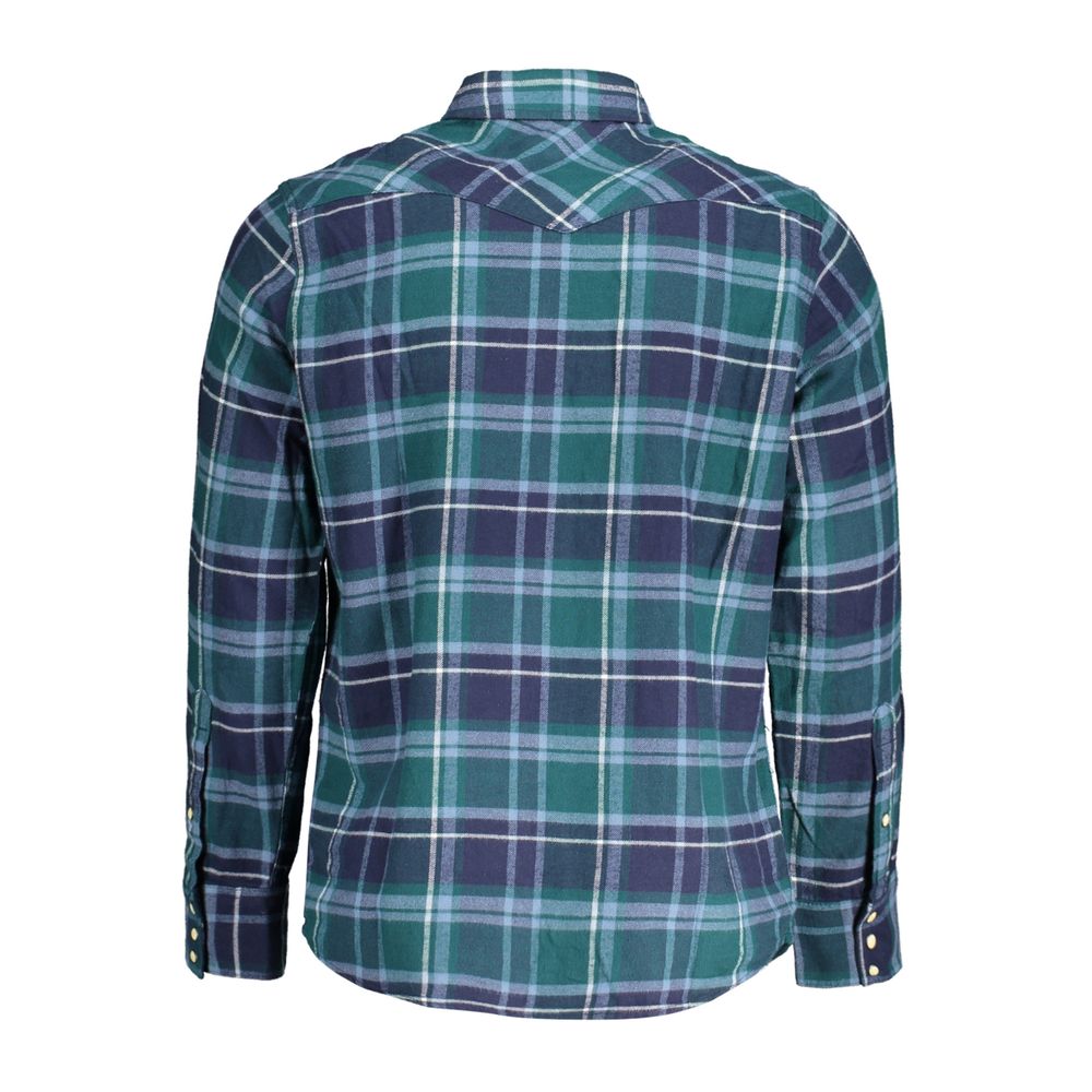 Shirt by Wrangler for men in cotton flannel green showcases a sleek silhouette, elegantly detailed with a sleek and for a sleek finish.