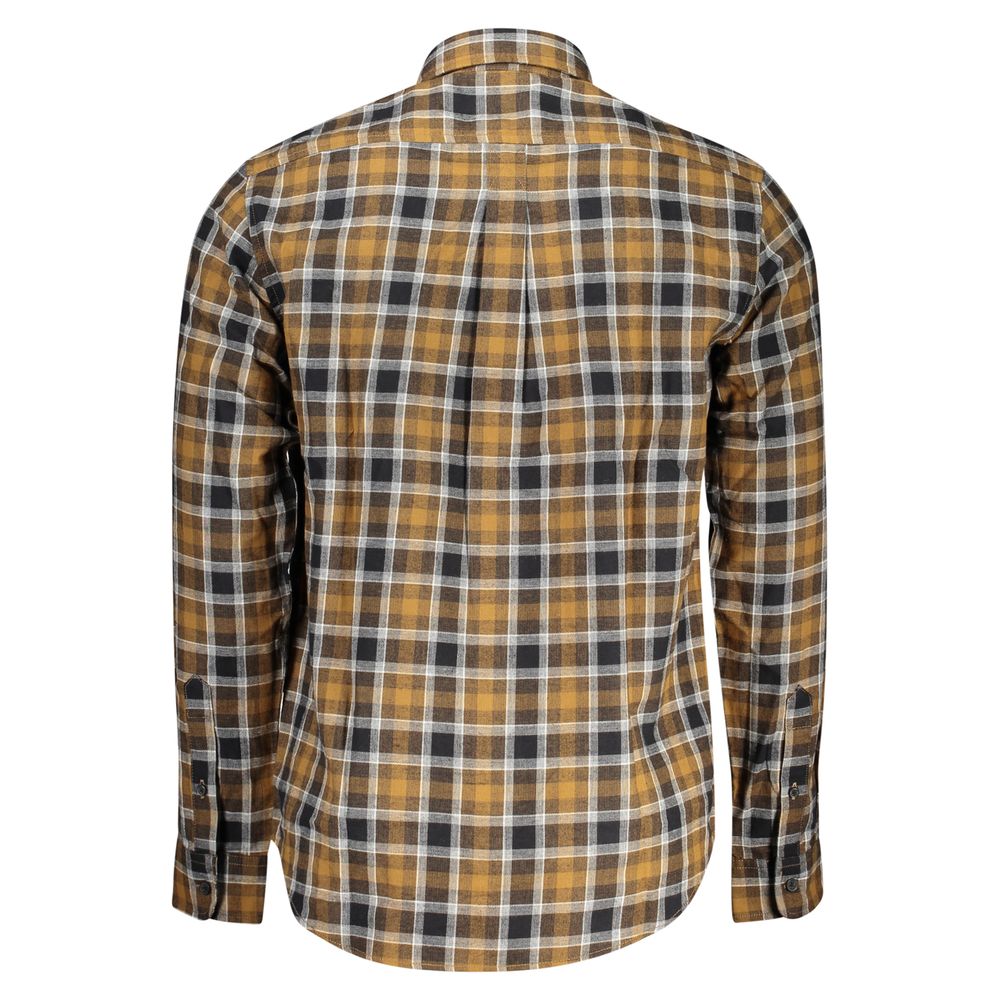 Shirt by Timberland for men in cotton brown & tartan features an architectural silhouette with a refined and elegant for a architectural look.