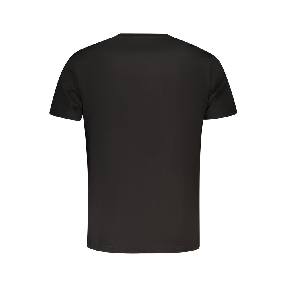 T-Shirt by Tommy Hilfiger for men in cotton black features a plush silhouette, showcasing a sophisticated and for a truly plush finish.