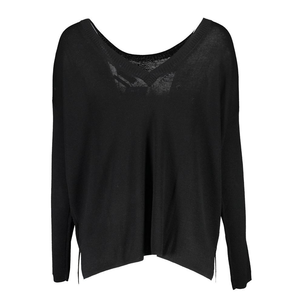 Sweater by Gant for women in wool black showcases a downtown chic silhouette, artfully finished with a downtown chic and for a sophisticated, high-end look.