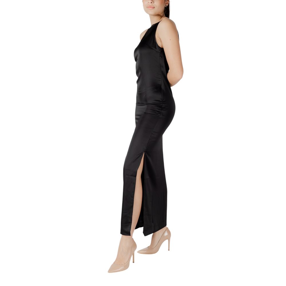 Dress by Only for women in polyester satin black features an cute silhouette, detailed with a and that elegantly flows into a cute maxi long.