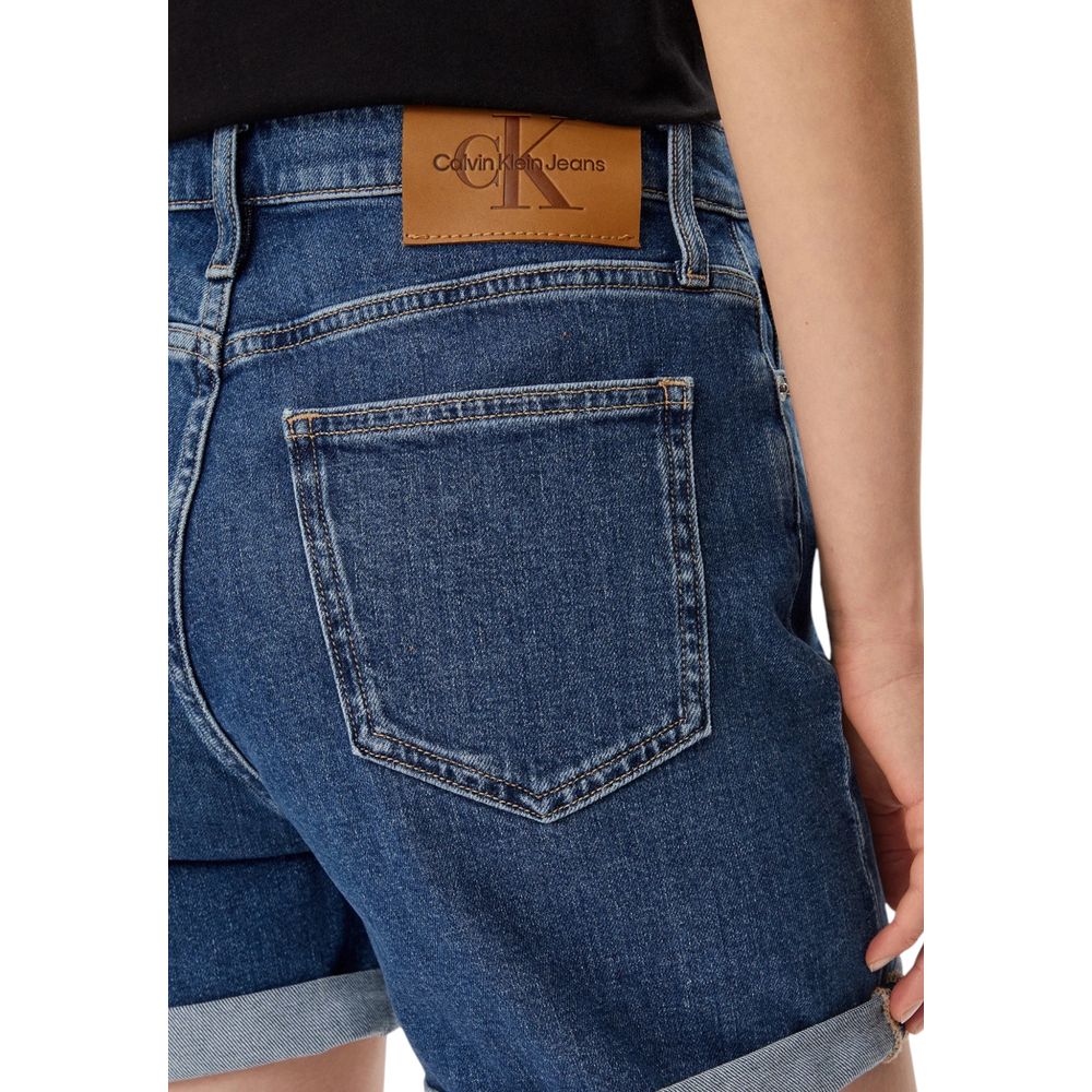Short Trousers by Calvin Klein Jeans for women in stretch cotton blue features an effortless chic silhouette, meticulously tailored with a sophisticated mom, short, and high rise for a effortless chic finish.