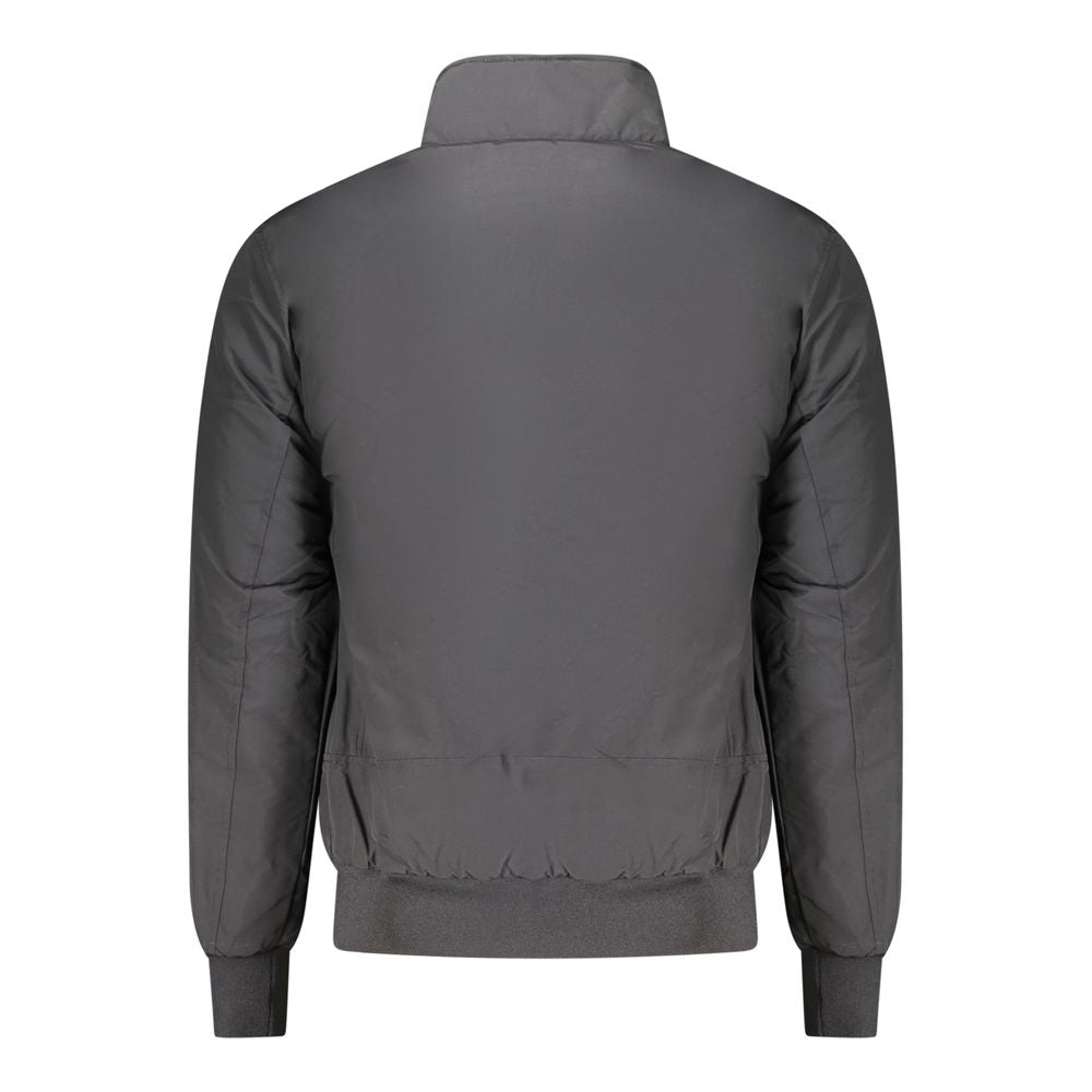 This Bomber Jacket by North Sails for men in polyamide & polyester black exhibits a edgy silhouette, meticulously detailed with functional pockets and a edgy for a edgy finish.
