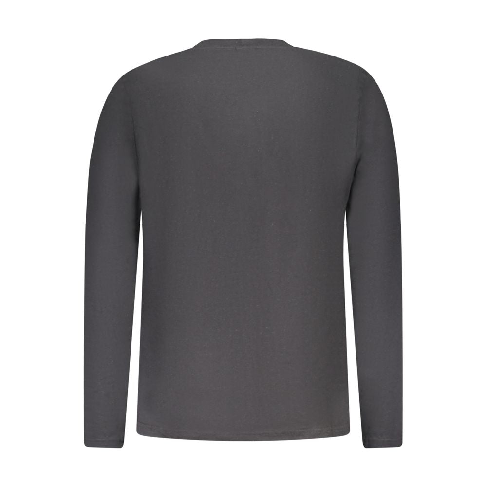 T-Shirt by North Sails for men in cotton black features an on trend silhouette, perfectly showcasing a on trend and crew neckline for an elevated aesthetic.