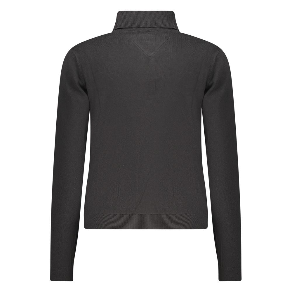 Sweater by Tommy Hilfiger for women in cotton black showcases a sumptuous silhouette, artfully finished with a sumptuous and for a sophisticated, sumptuous look.
