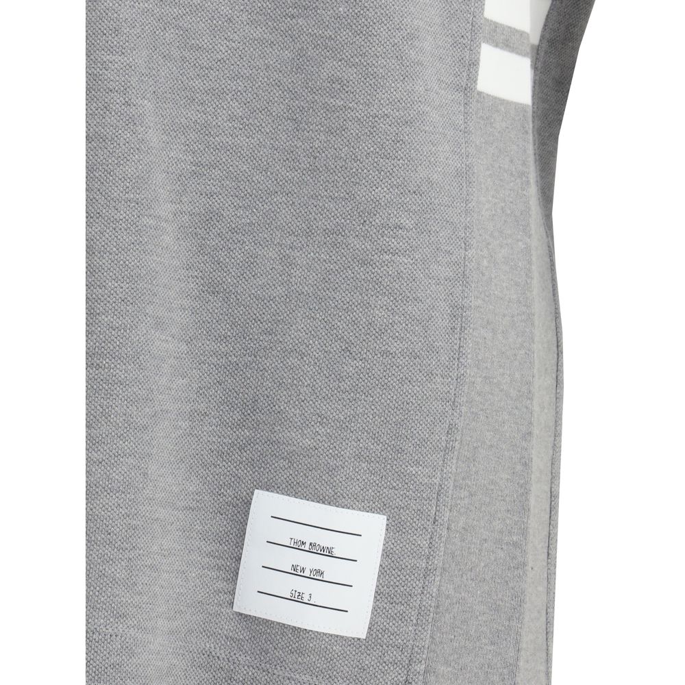 T-Shirt by Thom Browne for men in cotton gray & signature showcases a dramatic silhouette, elegantly detailed with a dramatic and for a truly dramatic finish.
