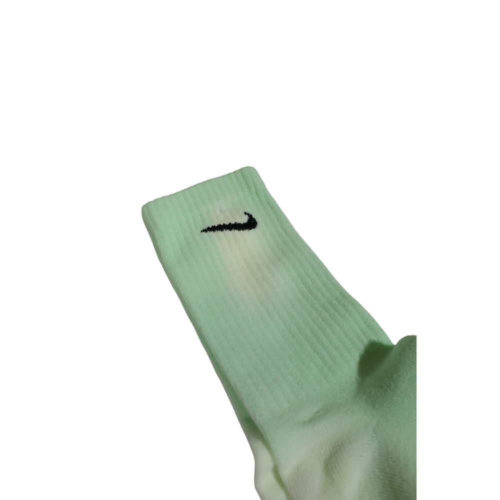 These Socks by Nike for men in cotton green present a utilitarian silhouette from the Men's Cotton Socks collection, offering a utilitarian fit and refined aesthetic.