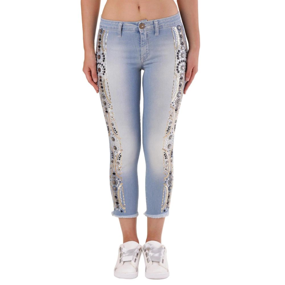 Jeans by Met for women in stretch denim cotton blue presents a tailored silhouette, showcasing a tailored cropped and cropped cut with a refined for a truly tailored aesthetic.
